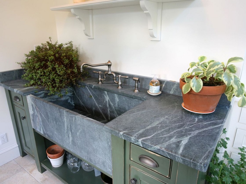 אבן דמוית שיש מלאכותית מתקבלת באמצעות תרכובת של שבבי סלע טבעיים ושרפים מחייבים. האבן דמוי השיש המלאכותי מתקבלת באמצעות תרכובת של שבבי סלע טבעיים ושרפים מחייבים