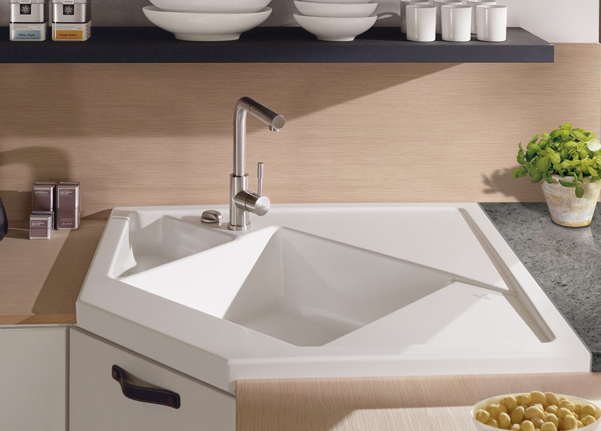 סידור הכיור הפינתי מייעל את מרחב העבודה סידור הכיור הפינתי מייעל את מרחב העבודה