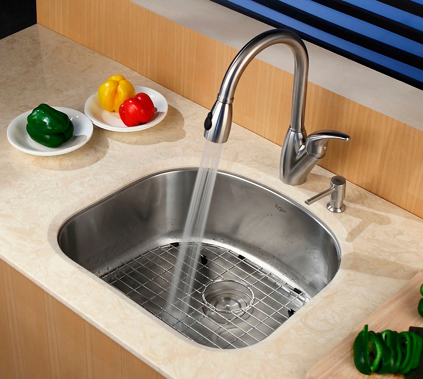 Tykk plate av stålplate gir ikke lyd når vann kommer inn i den Tykk plate av stålplate gir ikke lyd når vann kommer inn i den