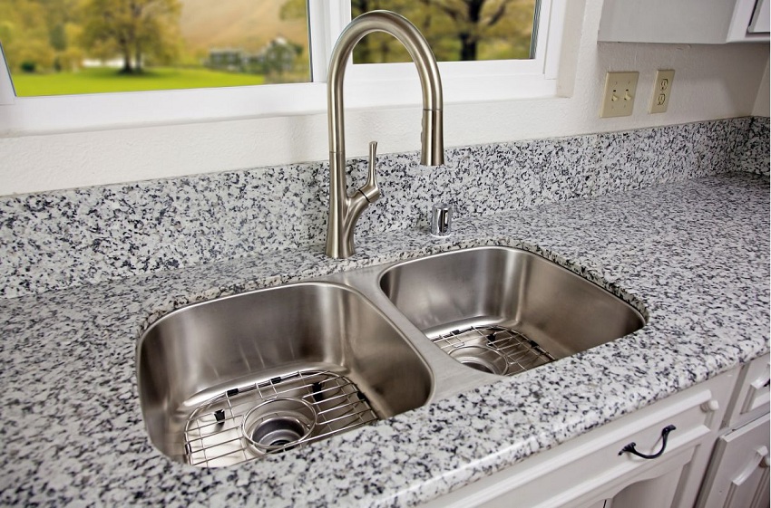 Den stemplede kjøkkenvasken har ingen sømmer Den stemplede kjøkkenvasken har ingen sømmer