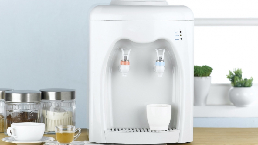 Răcitoarele de apă de birou sunt adesea echipate cu o funcție de filtrare a apei. Răcitoarele de apă de birou sunt adesea echipate cu o funcție de filtrare a apei.