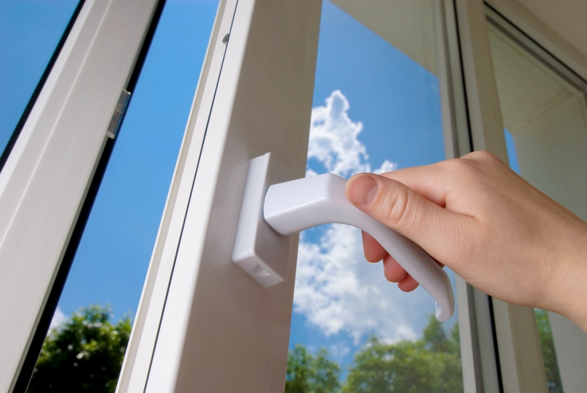 Valget af et dobbeltglasvindue af høj kvalitet undgår kondensproblemet på det Valget af et dobbeltglasvindue af høj kvalitet undgår kondensproblemet på det