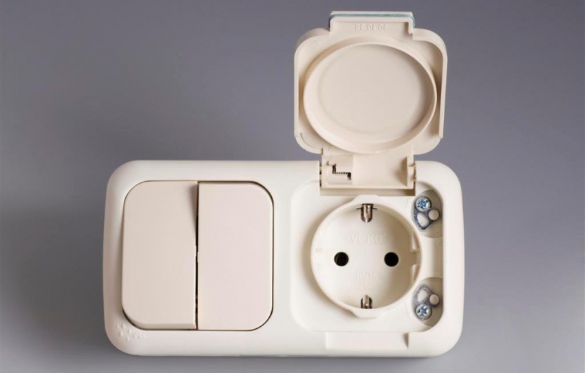 O obturador de proteção para o soquete protege o dispositivo de influências externas negativas O obturador de proteção para o soquete protege o dispositivo de influências externas negativas