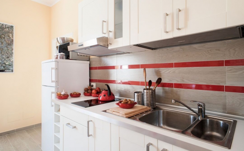 Exemplo da localização correta da tomada da geladeira Exemplo da localização correta da tomada da geladeira