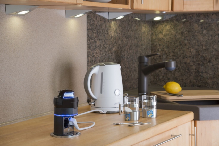 As tomadas embutidas não podem ser colocadas perto da pia para evitar a entrada de água na unidade As tomadas embutidas não podem ser colocadas perto da pia para evitar a entrada de água na unidade