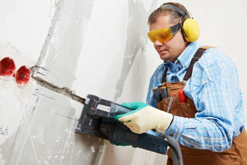 A huzalozáshoz szükséges falhasítást a munka befejezése előtt végezzük A huzalozáshoz szükséges falhasítást a munka befejezése előtt végezzük