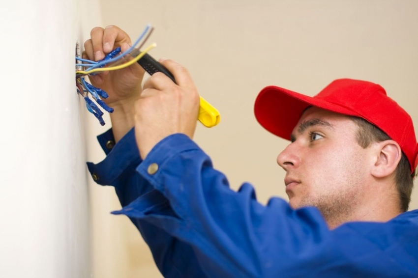 A lakás körüli huzalozás megkezdése előtt el kell készíteni az aljzatok és kapcsolók bekötési rajzát A lakás körüli huzalozás megkezdése előtt el kell készíteni az aljzatok és kapcsolók bekötési rajzát