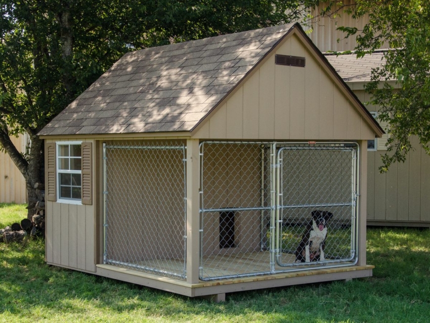 Voliret skal ikke være plassert på solsiden, slik at dyret ikke lider av varmen om sommeren Voliret skal ikke være plassert på solsiden, slik at dyret ikke lider av varmen om sommeren