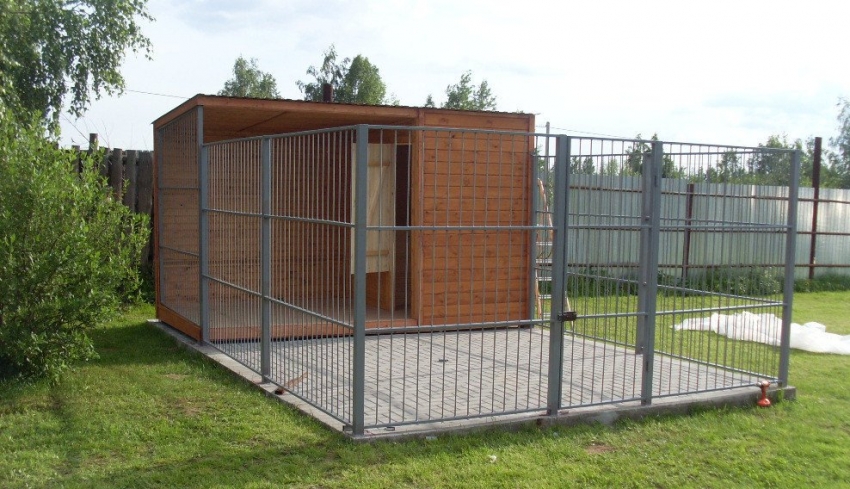 Voliere med hundevandringsområde Voliere med hundevandringsområde