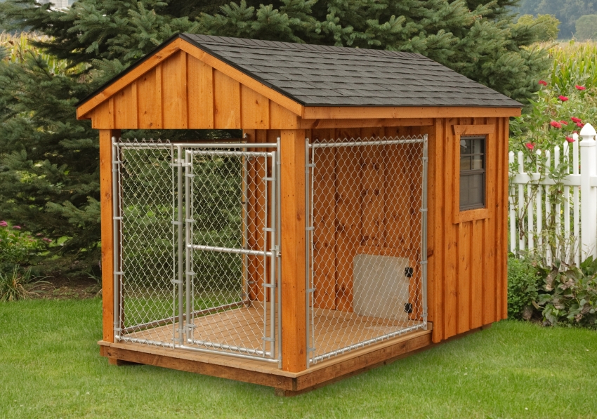 Når du velger å bygge et trehus, må alle elementene behandles med jevne mellomrom med trygge antibakterielle midler Når du velger å bygge et trehus, må alle elementene behandles med jevne mellomrom med trygge antibakterielle midler