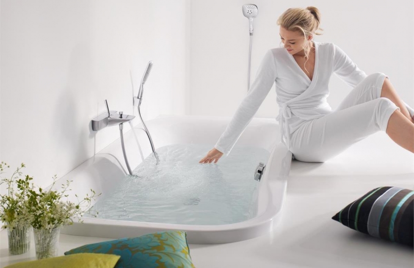 ซับอะคริลิกช่วยให้คุณอัปเดตอ่างอาบน้ำเก่าได้อย่างรวดเร็วและไม่แพง