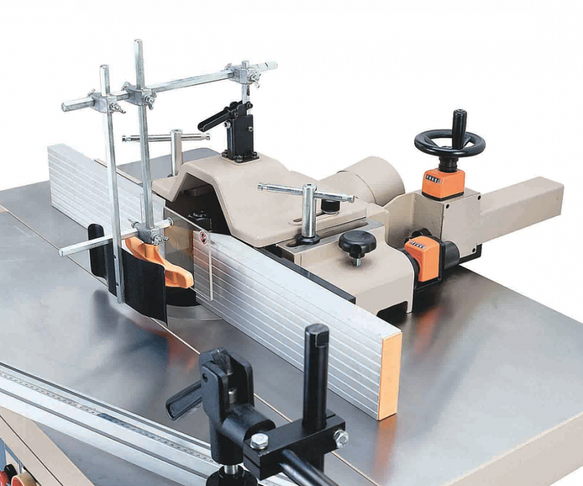 Enhver slags fræsemaskine er ret vanskelig at betjene og kræver særlig omhu i sit arbejde. Enhver slags fræsemaskine er ret vanskelig at betjene og kræver særlig omhu i sit arbejde.