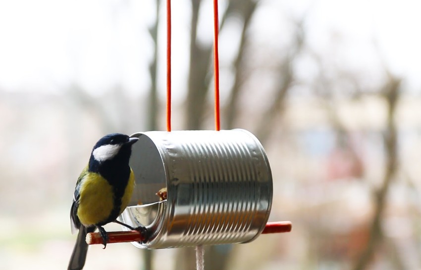 Manierka drobiowa wykonana jest z małej puszki Manierka drobiowa wykonana jest z małej puszki