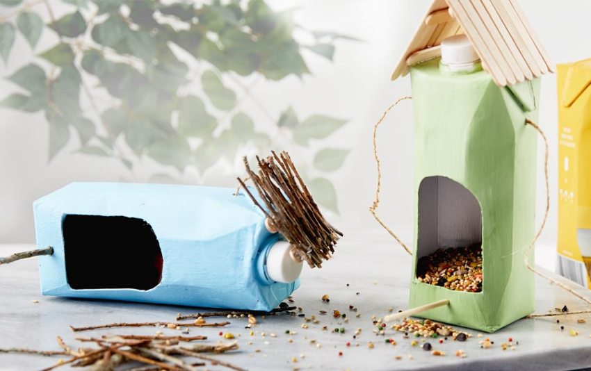 Możesz zrobić piękne karmniki z pojemników na sok lub mleko Możesz zrobić piękne karmniki z pojemników na sok lub mleko