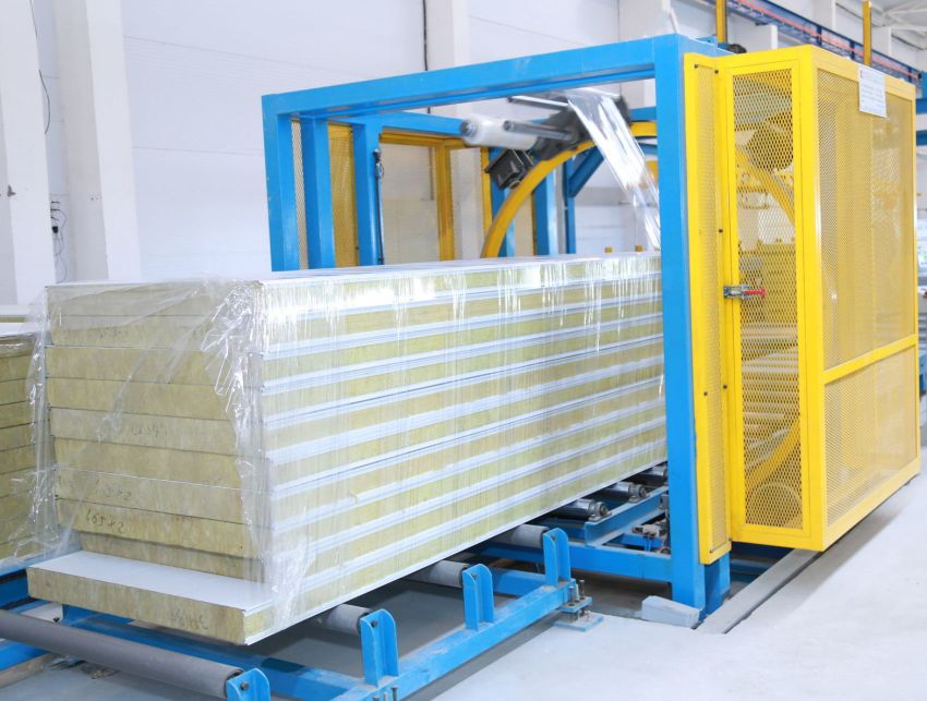 Afhængigt af typen af intern fyldstof kan brædderne bruges til opførelse af både kolde og varme rum. Afhængigt af typen af intern fyldstof kan brædderne bruges til opførelse af både kolde og varme rum.