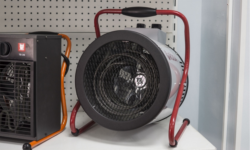 Ved hjælp af en elektrisk varmepistol kan du opvarme et lille rum, men enheden kan ikke erstatte fuldgyldig opvarmning Ved hjælp af en elektrisk varmepistol kan du opvarme et lille rum, men enheden kan ikke erstatte fuldgyldig opvarmning