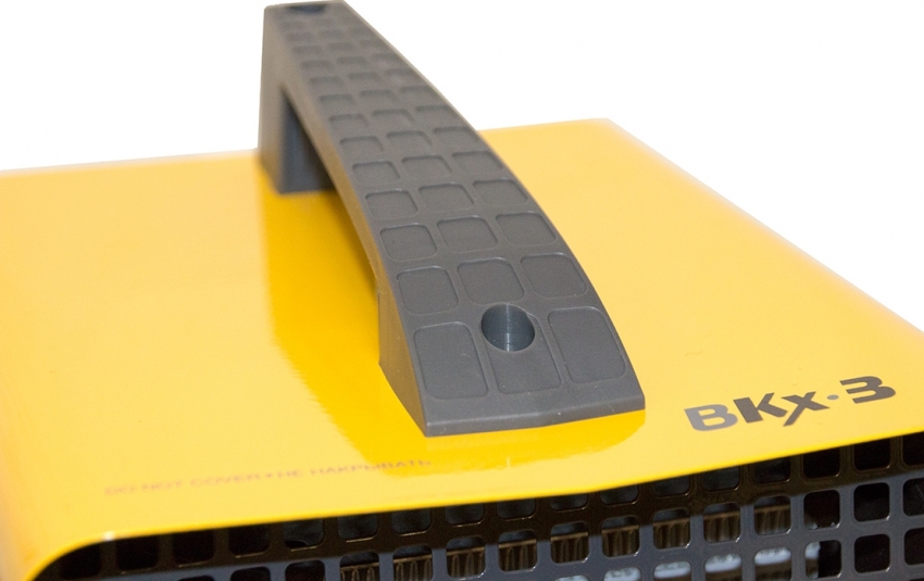 Ballu BHP-M-3 varmepistol har et behageligt håndtag, takket være hvilket du sikkert kan flytte enheden eller omdirigere strømmen af varm luft Ballu BHP-M-3 varmepistol har et behageligt håndtag, takket være hvilket du sikkert kan flytte enheden eller omdirigere strømmen af varm luft