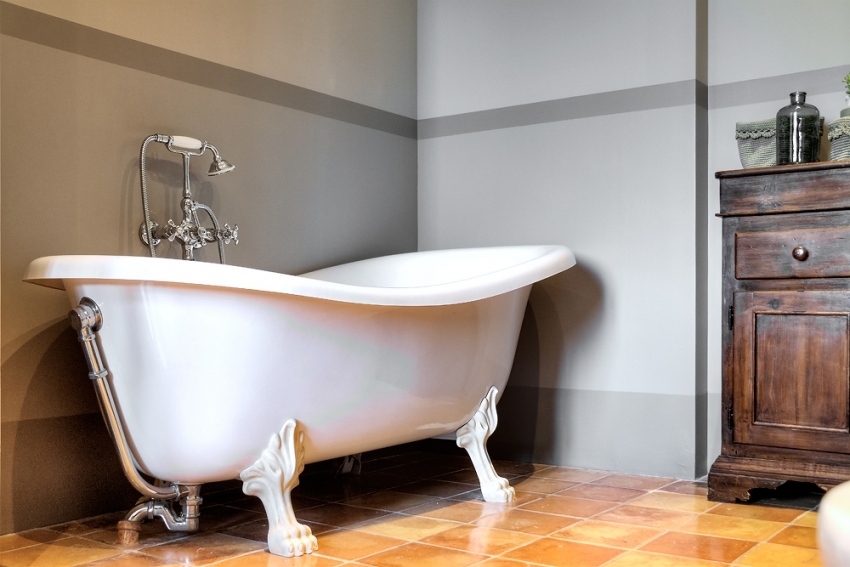 Όταν αγοράζετε ένα ατσάλινο λουτρό, είναι σημαντικό να λάβετε υπόψη ότι αυτή η κατασκευή είναι αρκετά βαριά. Όταν αγοράζετε ένα ατσάλινο λουτρό, είναι σημαντικό να λάβετε υπόψη ότι αυτή η κατασκευή είναι αρκετά βαριά.