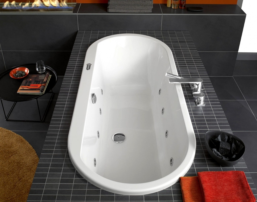 Οι μπανιέρες Quaril μπορούν να εξοπλιστούν με πρόσθετες λειτουργίες υδρομασάζ, αλλά τέτοια μοντέλα είναι πολύ πιο ακριβά από τα συμβατικά Οι μπανιέρες Quaril μπορούν να εξοπλιστούν με πρόσθετες λειτουργίες υδρομασάζ, αλλά τέτοια μοντέλα είναι πολύ πιο ακριβά από τα συμβατικά