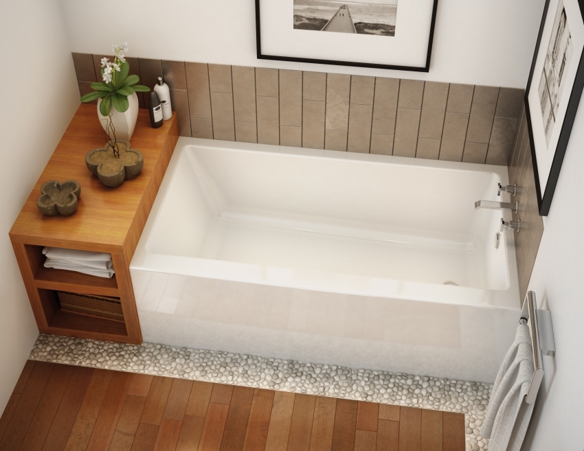 Μικρό μπάνιο με ράφι αποθήκευσης Μικρό μπάνιο με ράφι αποθήκευσης