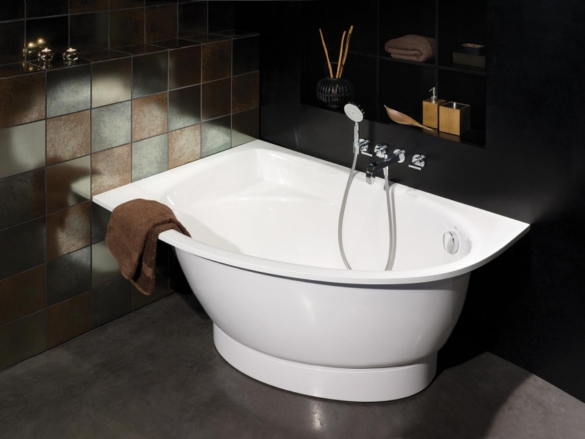 Μικρή γωνιακή ακρυλική μπανιέρα Μικρή γωνιακή ακρυλική μπανιέρα