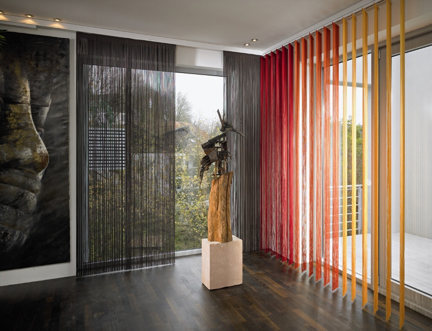 ניתן להשתמש בתריסי מיתרים לקישוט פתחי חלונות ודלתות, כמו גם לשטח יעוד ניתן להשתמש בתריסי מיתרים לקישוט פתחי חלונות ודלתות, כמו גם לשטח יעוד