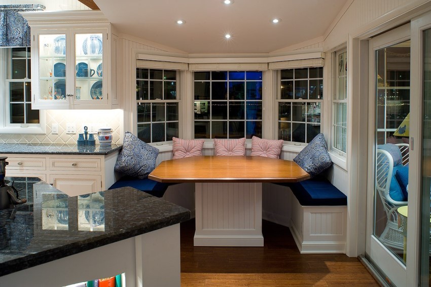 The round or polygonal shape of the bay window provides many options for creating a cozy interior The round or polygonal shape of the bay window provides many options for creating a cozy interior