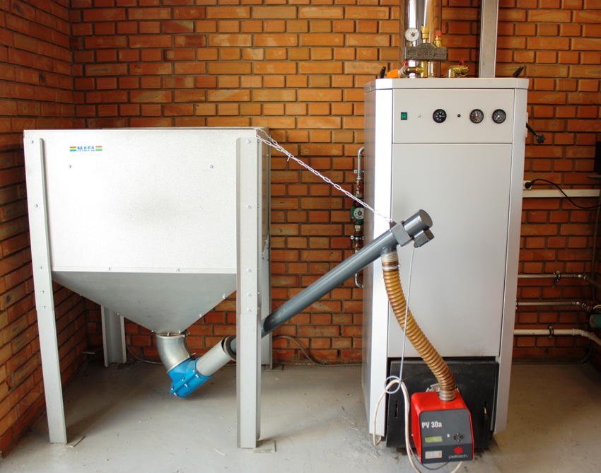 A sikeres üzemeltetés és karbantartás érdekében a pelletkazánt meglehetősen tágas helyiségbe kell telepíteni, amely számos követelménynek megfelel A sikeres üzemeltetés és karbantartás érdekében a pelletkazánt meglehetősen tágas helyiségbe kell telepíteni, amely számos követelménynek megfelel