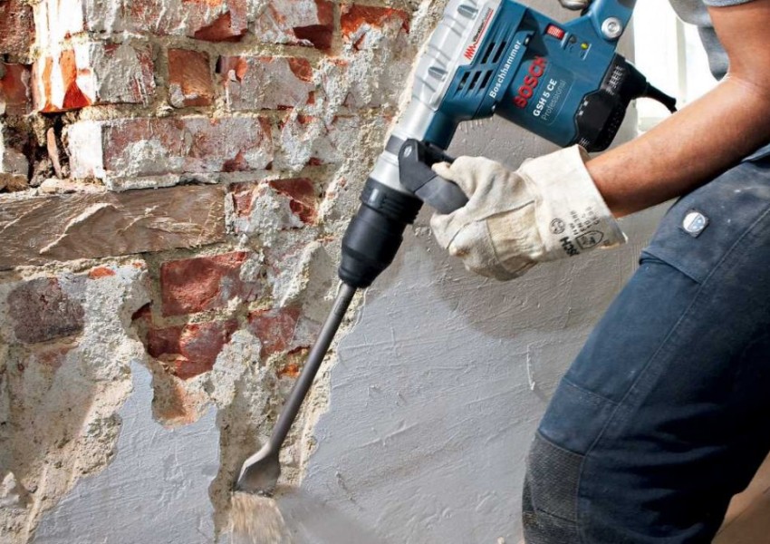 Vor Beginn der Reparatur müssen alte Kommunikationsmittel, Rohre und Endbeschichtungen abgebaut werden Vor Beginn der Reparatur müssen alte Kommunikationsmittel, Rohre und Endbeschichtungen abgebaut werden