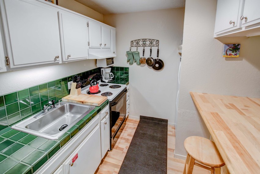 Wenn die Küche eine Nische hat, können Sie einen Kühlschrank hineinstellen Wenn die Küche eine Nische hat, können Sie einen Kühlschrank hineinstellen