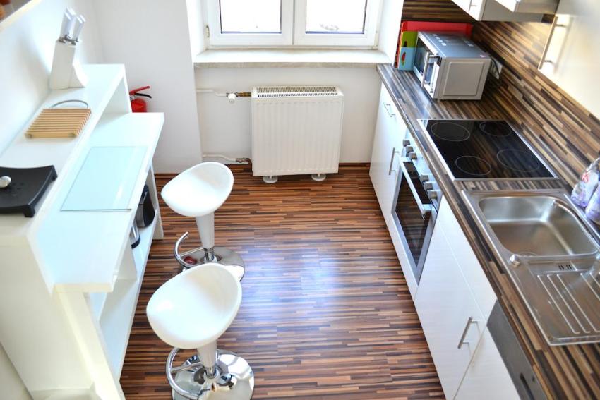 Erfolgreiche Platzierung kompakter Möbel in einer kleinen Küche Erfolgreiche Platzierung kompakter Möbel in einer kleinen Küche