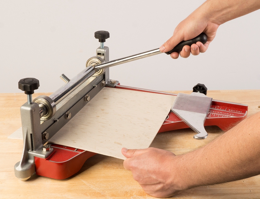 Ang paggalaw ng mga roller at carriage ay dapat na makinis, nang walang jerking Ang paggalaw ng mga roller at carriage ay dapat na makinis, nang walang jerking