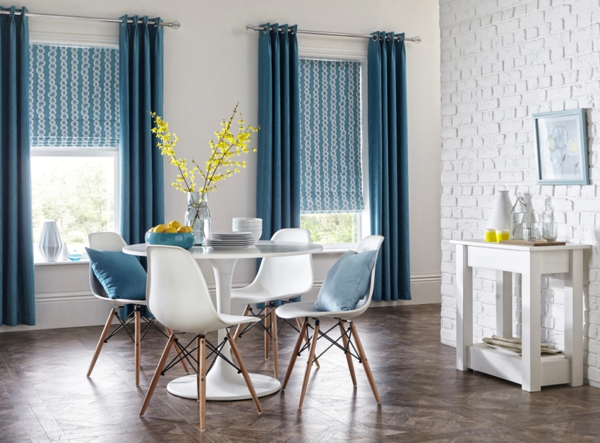 Sammenlignet med vandrette persienner, der aldrig skal bøjes utilsigtet, er rullegardiner meget mere holdbare og lettere at bruge. Sammenlignet med vandrette persienner, der aldrig skal bøjes utilsigtet, er rullegardiner meget mere holdbare og lettere at bruge.