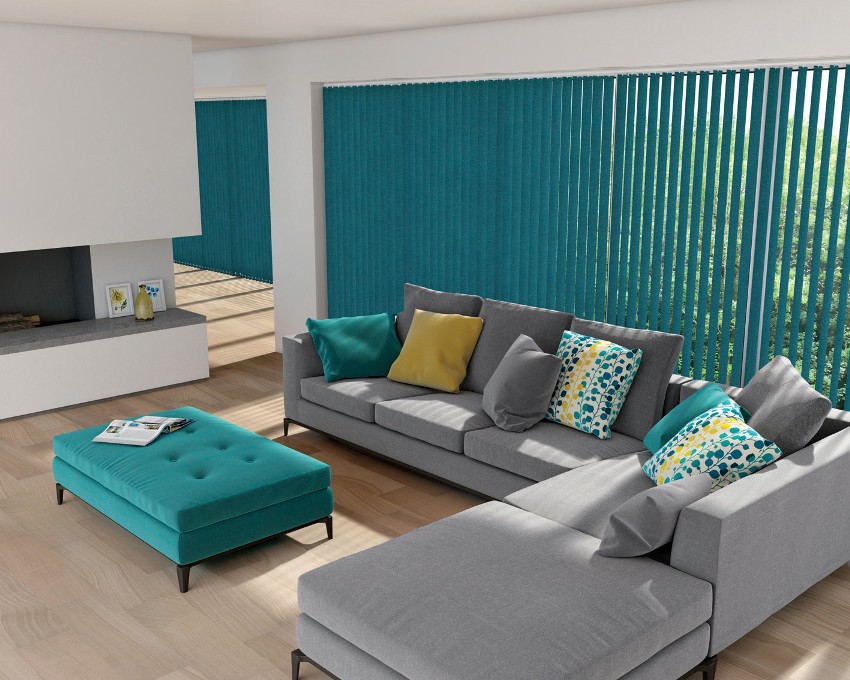 Pentru jaluzelele verticale, lamelele sunt amplasate vertical și sunt atașate la cornișă cu suporturi speciale, de dedesubt sunt fixate împreună cu un lanț de legătură Pentru jaluzelele verticale, lamelele sunt amplasate vertical și sunt atașate la cornișă cu suporturi speciale, de dedesubt sunt fixate împreună cu un lanț de legătură