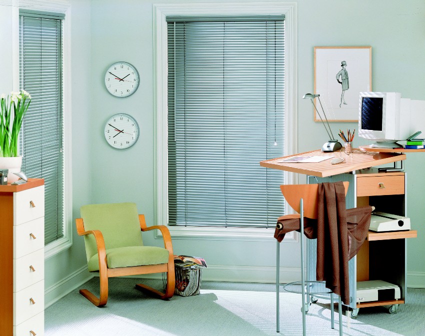 Popularitatea jaluzelelor orizontale este asociată cu o serie de avantaje ale acestora față de alte metode de protecție a ferestrelor. Popularitatea jaluzelelor orizontale este asociată cu o serie de avantaje ale acestora față de alte metode de protecție a ferestrelor.