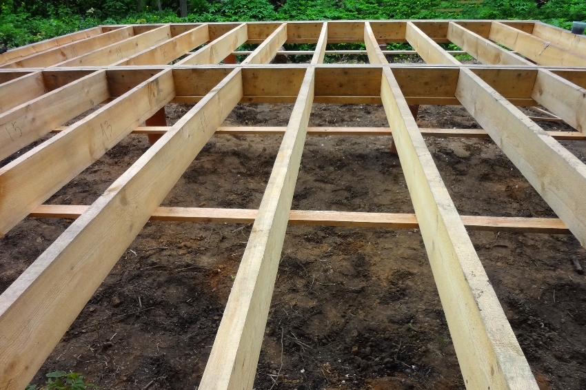 Uređaj donjeg preklapanja okvirne kuće tipa koliba Uređaj donjeg preklapanja okvirne kuće tipa koliba