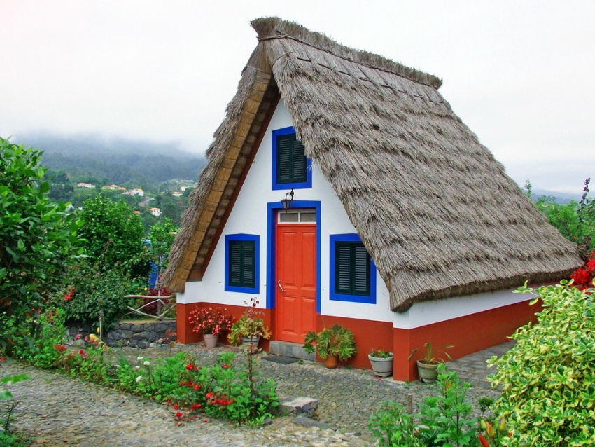 Izvorni izgled kuće tipa koliba u savršenom je skladu sa selom Izvorni izgled kuće tipa koliba u savršenom je skladu sa selom