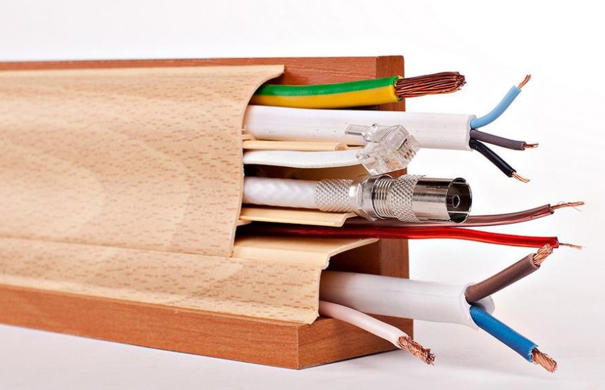 Maraming mga disenyo ng mga kahon na uri ng skirting sa merkado, na makakatulong upang mailatag ang mga kable nang hindi nakikita Maraming mga disenyo ng mga kahon na uri ng skirting sa merkado, na makakatulong upang mailatag ang mga kable nang hindi nakikita