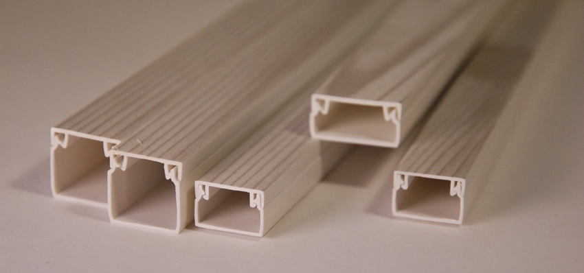 Ang mga plastik na duct ng cable ay madalas na ginagamit sa mga lugar ng tirahan o tanggapan Ang mga plastik na duct ng cable ay madalas na ginagamit sa mga lugar ng tirahan o tanggapan