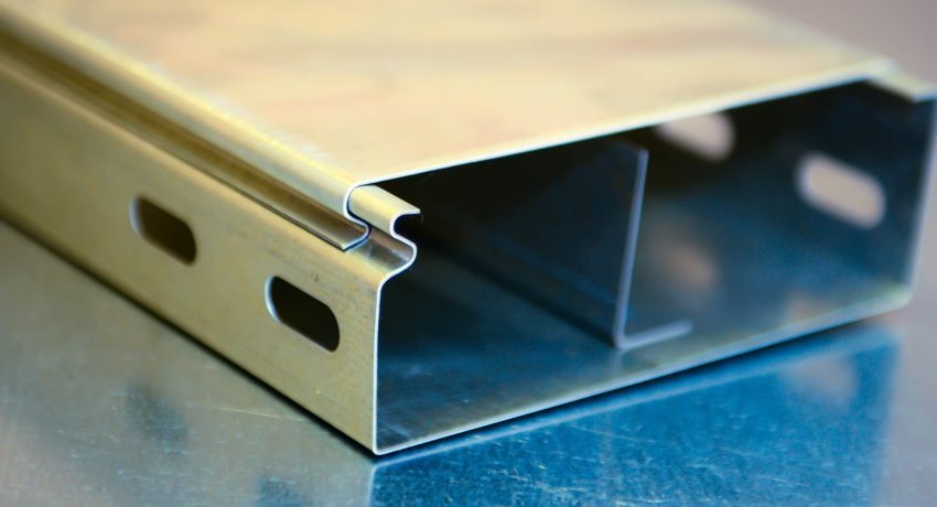 Ang mga metal cable channel ay may mas mataas na kalidad at mas matibay kaysa sa kanilang mga katapat sa PVC Ang mga metal cable channel ay may mas mataas na kalidad at mas matibay kaysa sa kanilang mga katapat sa PVC