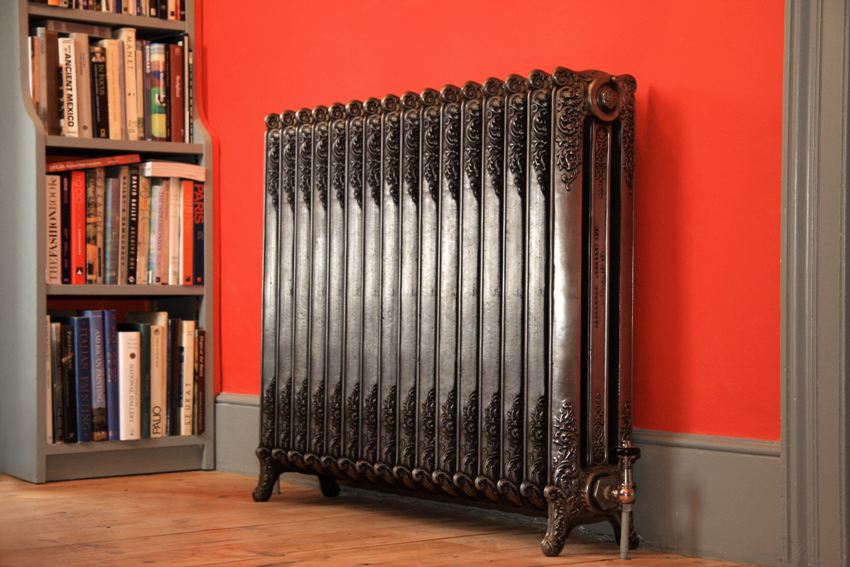 In apartments with centralized heating, it is recommended to use cast iron radiators, which are most resistant to corrosion and have a long service life In apartments with centralized heating, it is recommended to use cast iron radiators, which are most resistant to corrosion and have a long service life