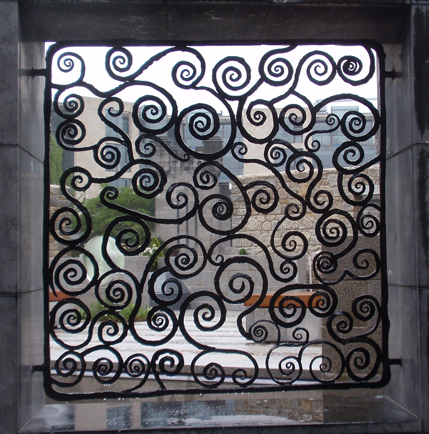 ככל שסורג החלון נראה מורכב יותר, כך הוא יעלה יותר ככל שסורג החלון נראה מורכב יותר, כך הוא יעלה יותר