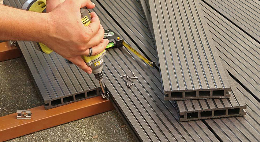 Ένα κατσαβίδι αρκεί για να στερεώσετε την ταράτσα Ένα κατσαβίδι αρκεί για να στερεώσετε την ταράτσα