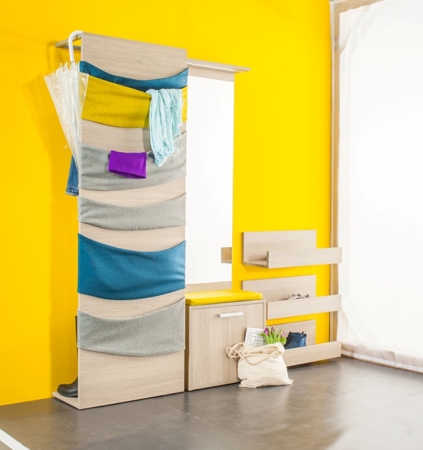 Ang entrance hall at ang pasilyo ay ang mga unang bagay na natutugunan ng isang tao sa kanilang pag-uwi, kaya ang disenyo ay dapat ayusin sa unang tingin sa tamang paraan Ang entrance hall at ang pasilyo ay ang mga unang bagay na natutugunan ng isang tao sa kanilang pag-uwi, kaya ang disenyo ay dapat ayusin sa unang tingin sa tamang paraan