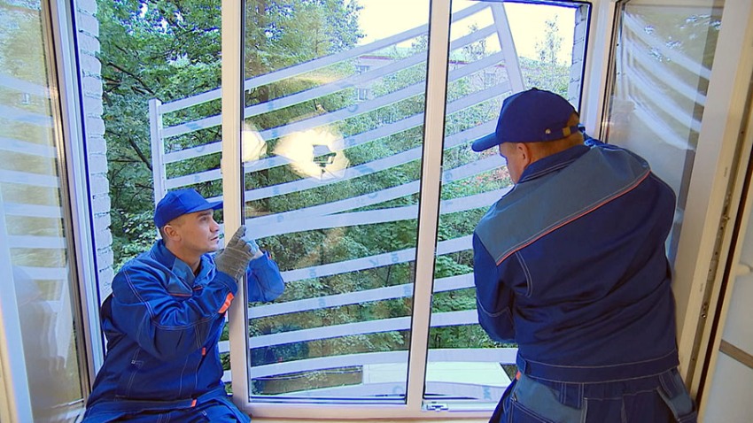 Quá trình lắp đặt tấm lưới polycarbonate trên windows không khó, bạn có thể tự làm Quá trình lắp đặt tấm lưới polycarbonate trên windows không khó, bạn có thể tự làm