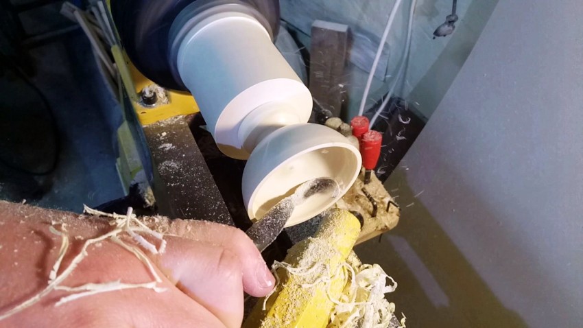 El cisell per a fusta és molt útil en treballs relacionats amb el processament de blancs de fusta El cisell per a fusta és molt útil en treballs relacionats amb el processament de blancs de fusta