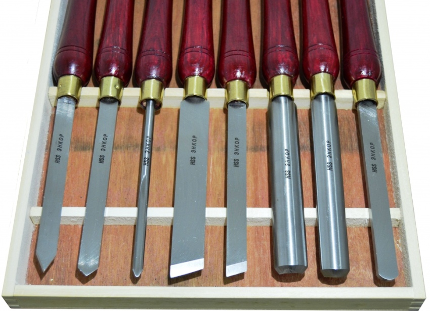 Les eines de tornejat Enkor HSS tenen un conjunt d'accessoris de diversos perfils, fabricats en acer d'alta velocitat Les eines de tornejat Enkor HSS tenen un conjunt d'accessoris de diversos perfils, fabricats en acer d'alta velocitat