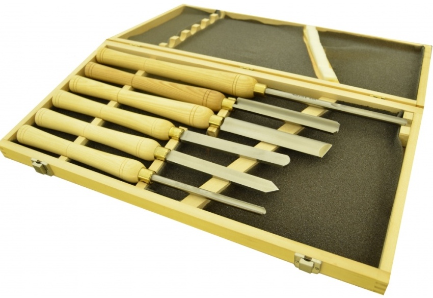 El conjunt de talladores per al torn JET està fabricat en acer d’alta qualitat i també té insercions de carbur El conjunt de talladores per al torn JET està fabricat en acer d’alta qualitat i també té insercions de carbur