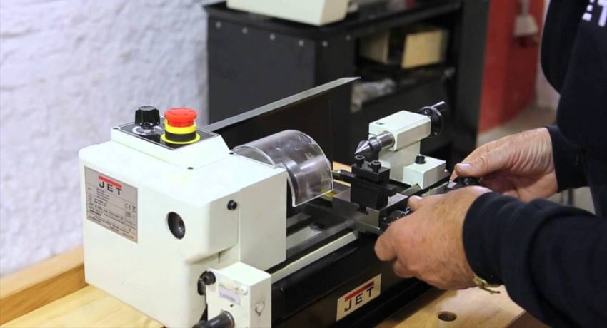 Aby przedłużyć żywotność zespołu obróbki metalu, należy przeprowadzać regularne przeglądy i konserwację