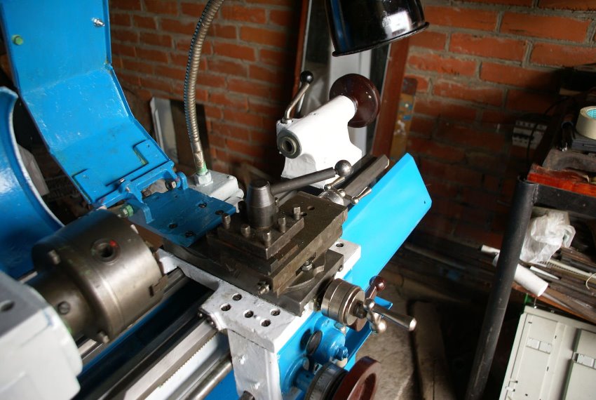 Jedną z niezaprzeczalnych zalet szkolnych modeli tokarek jest ich względna zwartość.